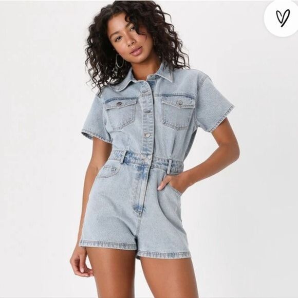 Lulu's Pants - Lulus Festival Feelin' Light Wash Short Sleeve Denim Romper Size M